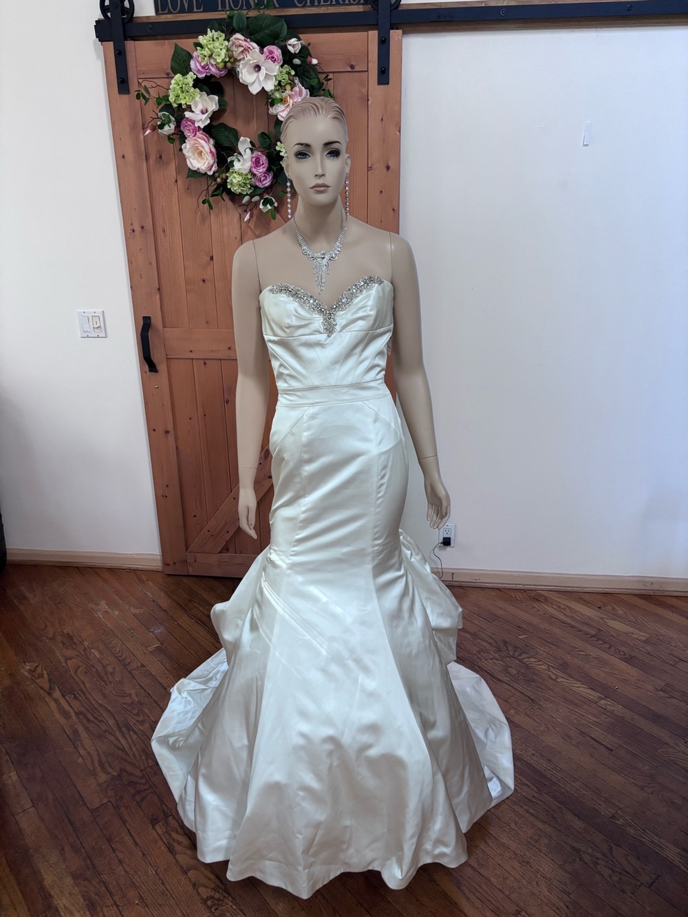 Sophia Moncelli for Kleinfeld Manhattan Wedding Gown ✨Size 8
